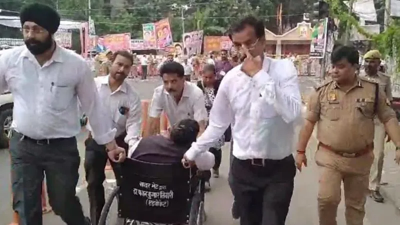 Kanpur Bar Association Election: महिला अधिवक्ता वोट डालने के बाद हो गई बेहोश, JCP की गाड़ी से भेजा गया अस्पताल