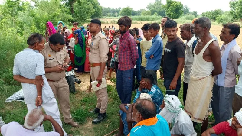 Kanpur Dehat Suicide : मां से हुआ विवाद, बेटे ने फांसी लगाकर की आत्महत्या, खेत पर लटका मिला शव