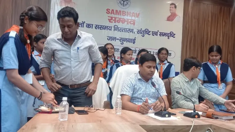 Kanpur News : नगर निगम अधिकारियों ने मनाई स्वच्छता की राखी, शहर को पूर्णतया स्मार्ट बनाने की खाई शपथ