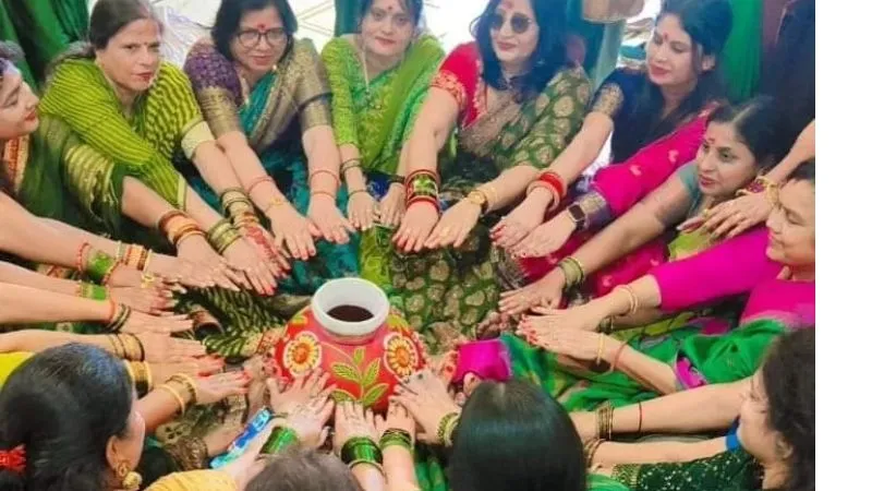 Kanpur News : सावन माह में हरियाली तीज पर गेस्ट हाउस में भाजपा महिला मोर्चा ने किया रंगारंग कार्यक्रम