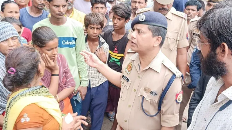 Kanpur: गोवंश की कुकर्म के बाद हत्या, पेड़ से बंधा मिला शव, लोगों ने किया हंगामा, मालकिन बोली- कल ही 18 हजार रुपये में खरीदा
