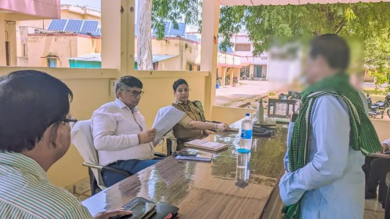 Mahoba News: 34 शिकायतों में से नौ शिकायतों का हुआ निस्तारण, समाधान दिवस में जुटी फरियादियों की भीड़