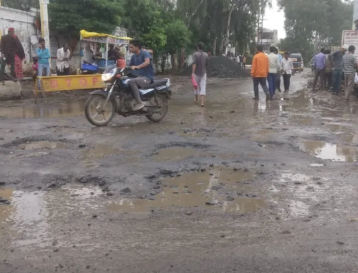 हल्द्वानी: सालों बीत गए लेकिन नहीं सुधरी रोडवेज से रेलवे स्टेशन सड़क की सूरत 
