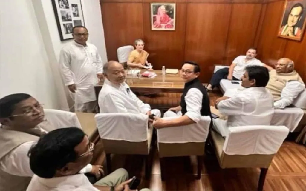 खड़गे, सोनिया और राहुल से मिले मणिपुर प्रदेश कांग्रेस के वरिष्ठ नेता, राज्य की स्थिति के बारे में की चर्चा
