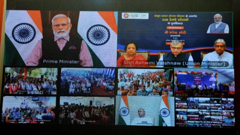 Kanpur: PM Modi ने ऑनलाइन 800 करोड़ से अधिक के बजट कार्यों का किया शिलान्यास, शहर के जनप्रतिनिधि भी रहे मौजूद