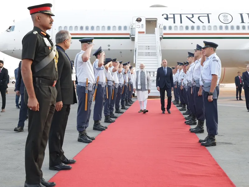 PM Modi Greece Visit : यूनान पहुंचे पीएम मोदी का जोरदार स्वागत, 40 साल में भारत के किसी प्रधानमंत्री की पहली यात्रा 