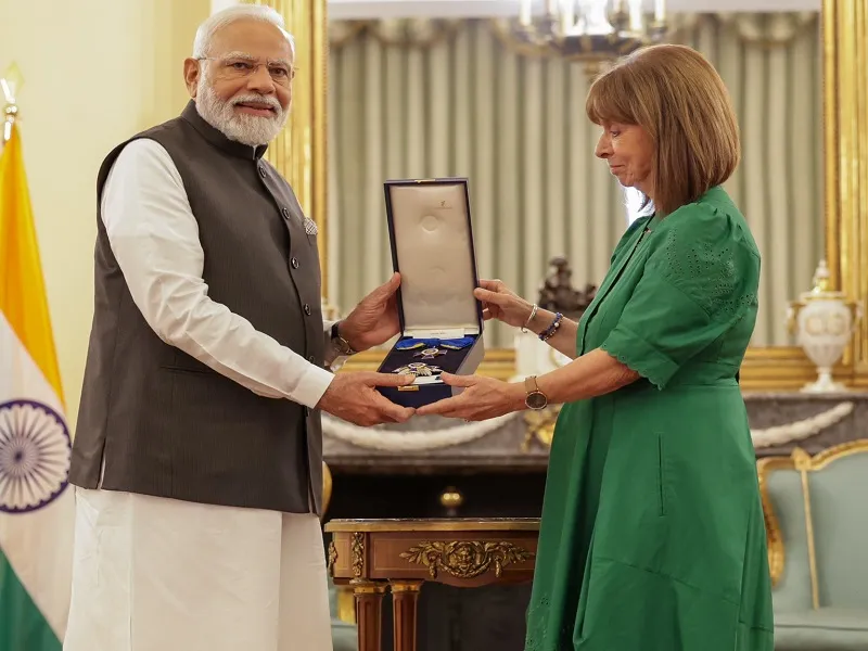PM Modi Greece Visit : पीएम मोदी को ग्रीस में मिला सर्वोच्च सम्मान, ग्रैंड क्रॉस ऑफ द ऑर्डर ऑफ ऑनर से हुए सम्मानित