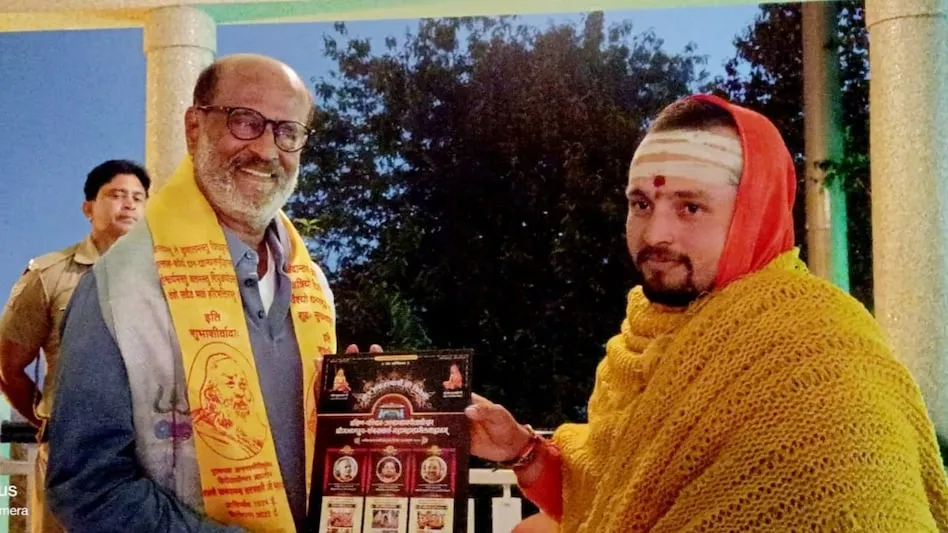  बद्रीनाथ पहुंचे रजनीकांत, फैंस को नहीं किया निराश