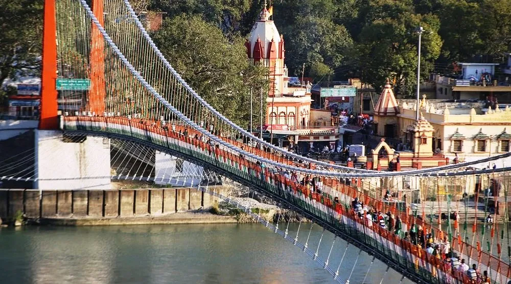 ऋषिकेश:  राम झूला पुल पर्यटकों के लिए किया गया बंद, पुल की नींव के पास आई दरार