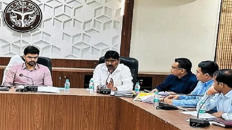 मुरादाबाद: लंबित कल्याणकारी योजनाओं पर सीडीओ नाराज, एक माह में पूरा करने का निर्देश