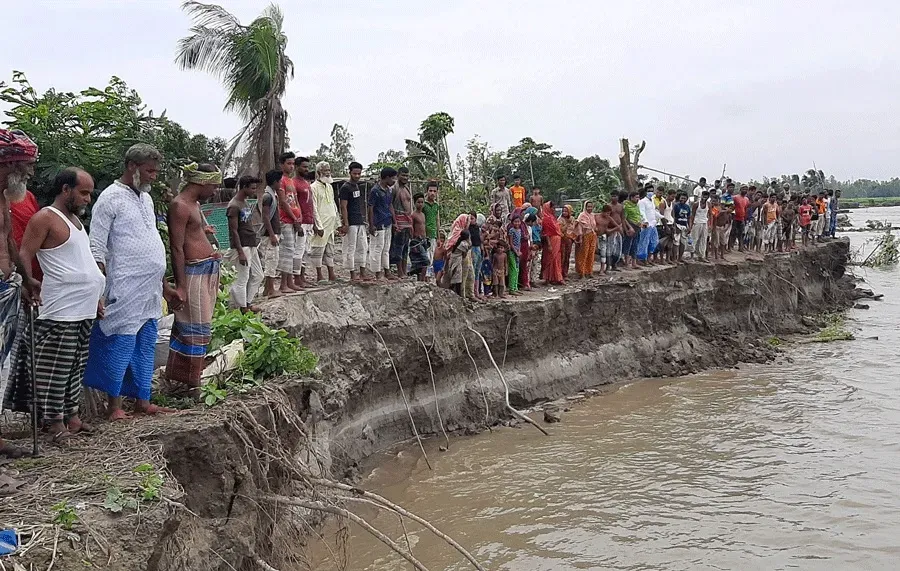 लखीमपुर-खीरी: अफसर योजनाएं बना रहे तमाम फिर भी नहीं रुक रहा कटान