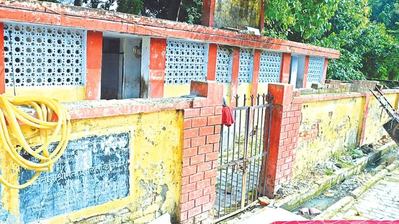 Kanpur Nagar Nigam के सर्वे में खुली स्वच्छ भारत मिशन की पोल, गंदगी और सड़ांध से भरे सामुदायिक शौचालय 