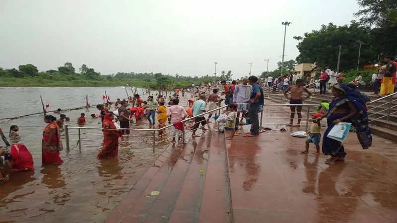 सीतापुर: सावन का पांचवां सोमवार आज, अध्यात्मिक नगरी में शिव भक्तो॑ उमड़ी भारी भीड़