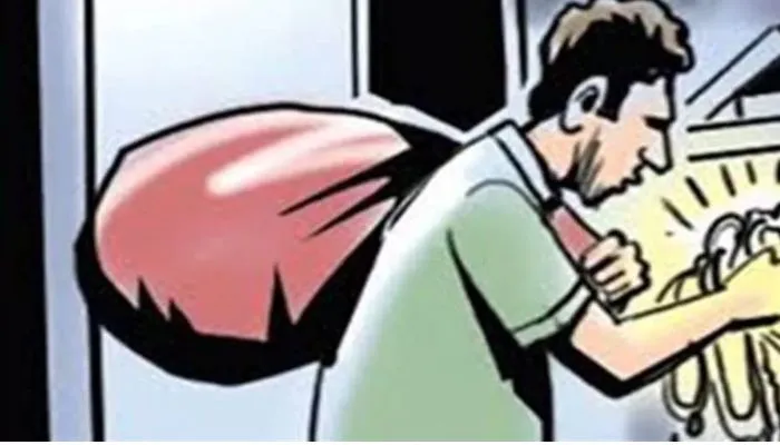 Theft In Kanpur : चोरों ने टाइल्स की दुकान को बनाया निशाना, 1.75 लाख रुपये चोरी, CCTV में वारदात कैद