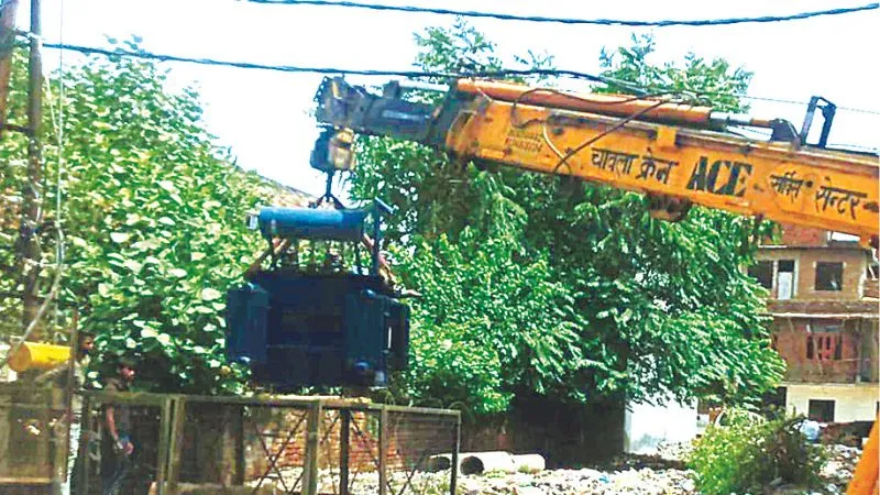 Kanpur: पुराने की जगह लगने लगे स्काडा के नए पैनल, अब भविष्य में लोगों को बिजली के लिए नहीं होना पड़ेगा परेशान