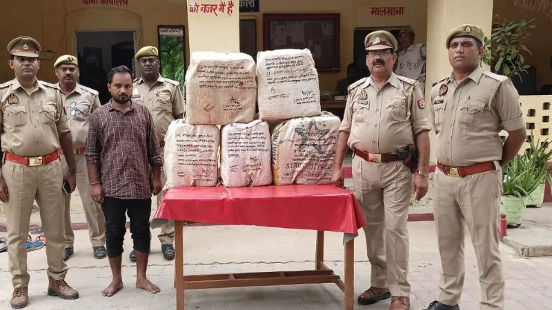 Unnao News : गांजा बेचने की फिराक में था तस्कर, पुलिस ने ट्रांस गंगा सिटी के पास से पकड़ा, 10 लाख का माल बरामद