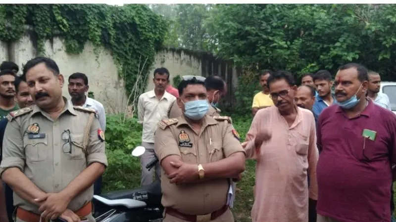 Unnao News: बंद घर में मिला युवक का जला हुआ शव, मांस के जलने की आ रही थी दुर्गंध, जांच में जुटी पुलिस