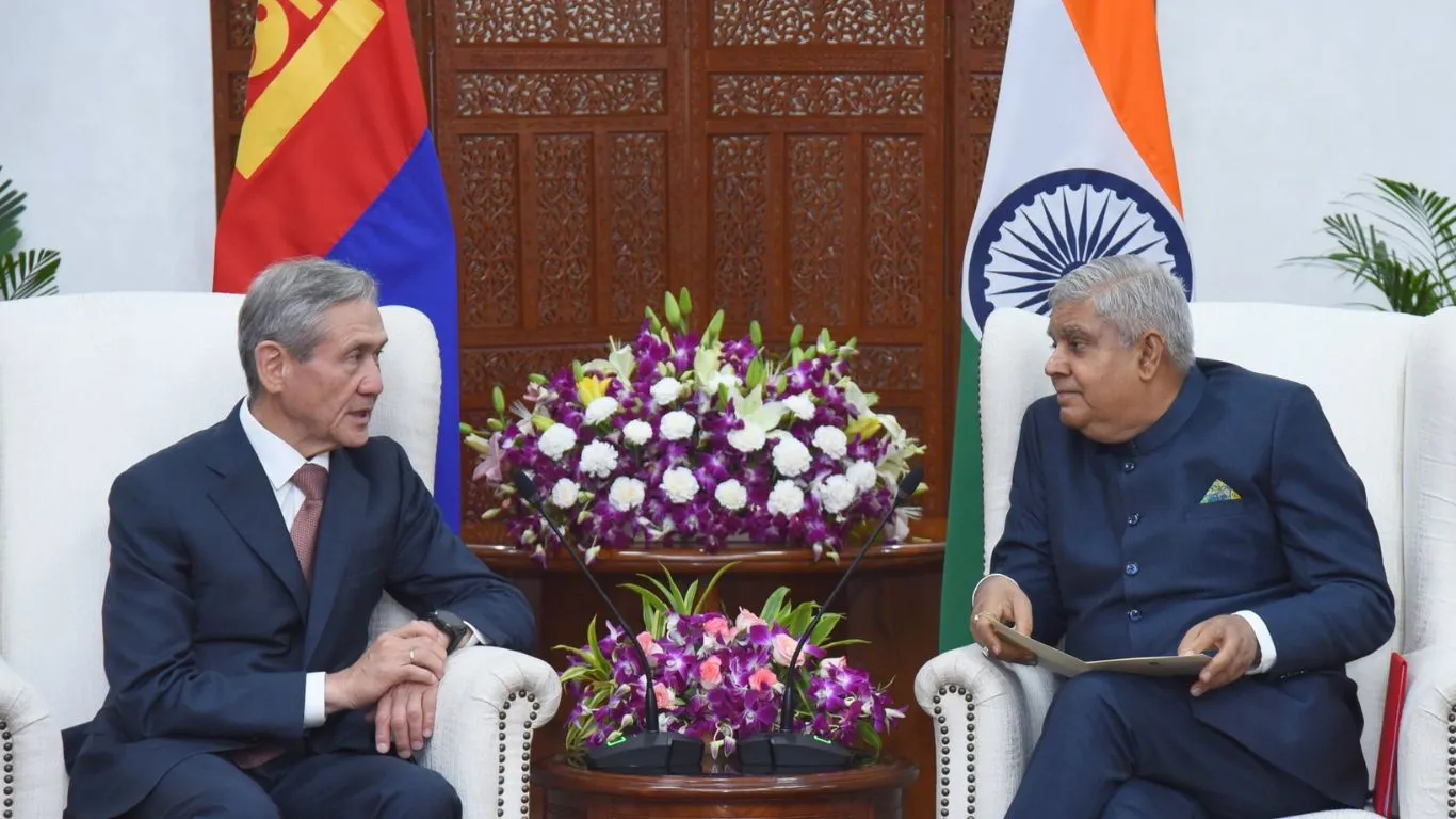 मंगोलिया के पूर्व राष्ट्रपति ने उपराष्ट्रपति धनखड़ से की मुलाकात