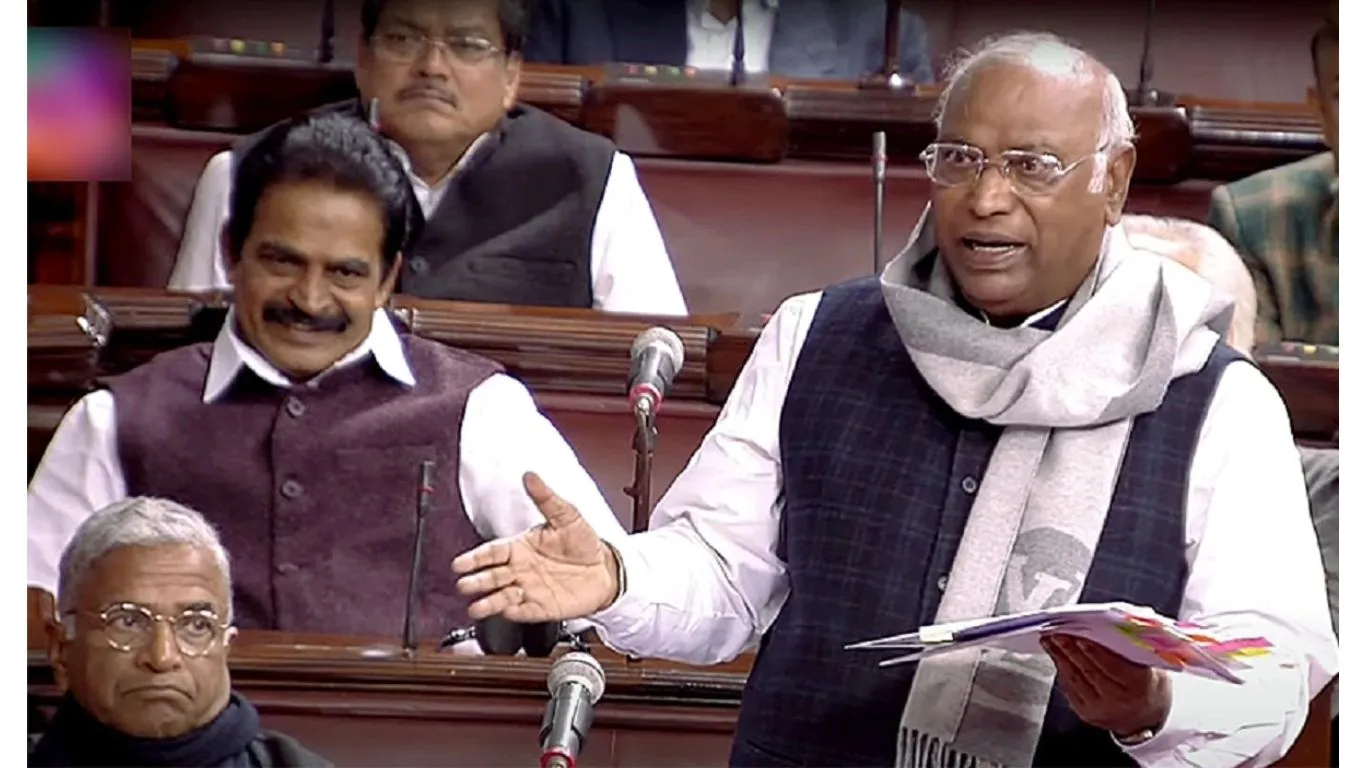 कांग्रेस अध्यक्ष ने पीएम मोदी पर कसा तंज, कहा- पिछले पांच सालों में संगठित क्षेत्र में सिर्फ 12.2 लाख नई नौकरियों का हुआ सृजन