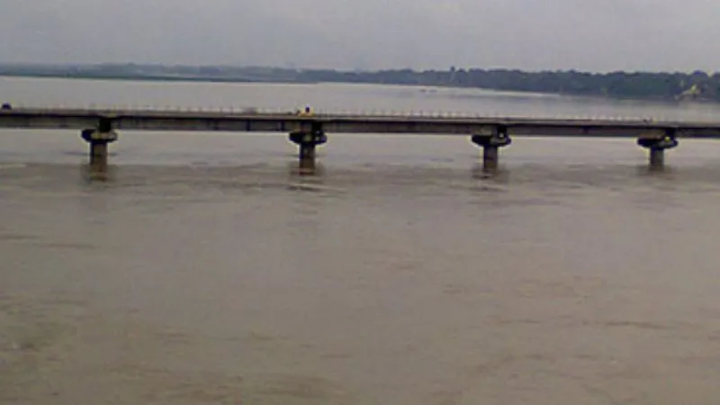 Kanpur में Ganga का बढ़ा जलस्तर, कटरी के गांवों में हलचल शुरू, शुक्लागंज में चेतावनी बिंदु पार, पढ़ें- पूरी खबर