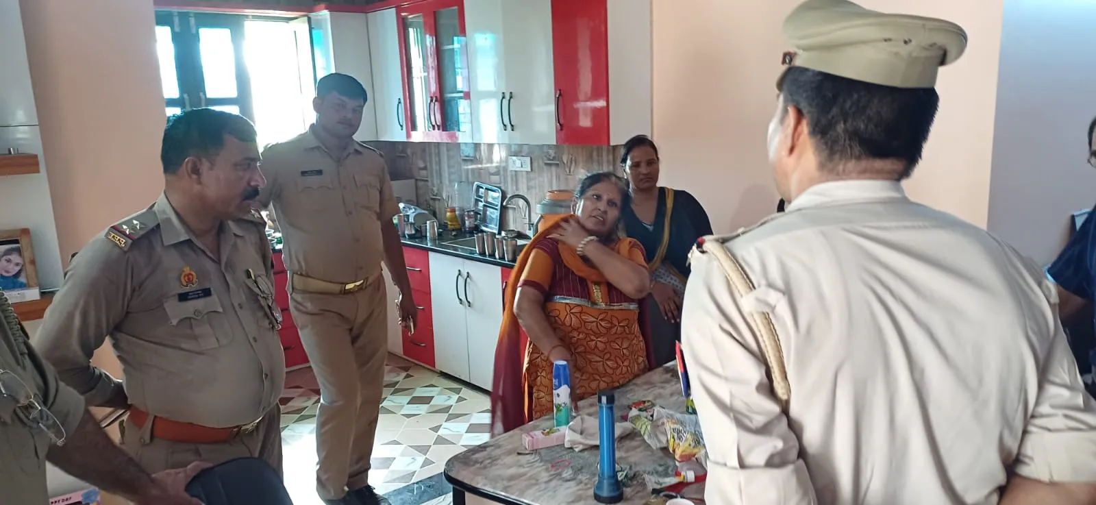 पीलीभीत: दिनदहाड़े बंद मकान से 20 लाख की चोरी, व्यापार मंडल ने की जल्द खुलासे की मांग..