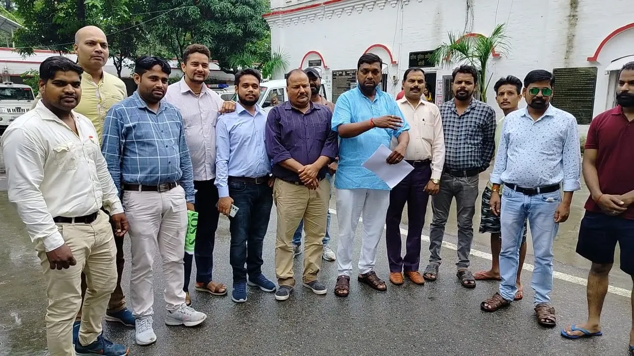 बरेली: हिन्दू जागरण मंच ने की कांवड़ियों की सुरक्षा की मांग, SSP को सौंपा ज्ञापन