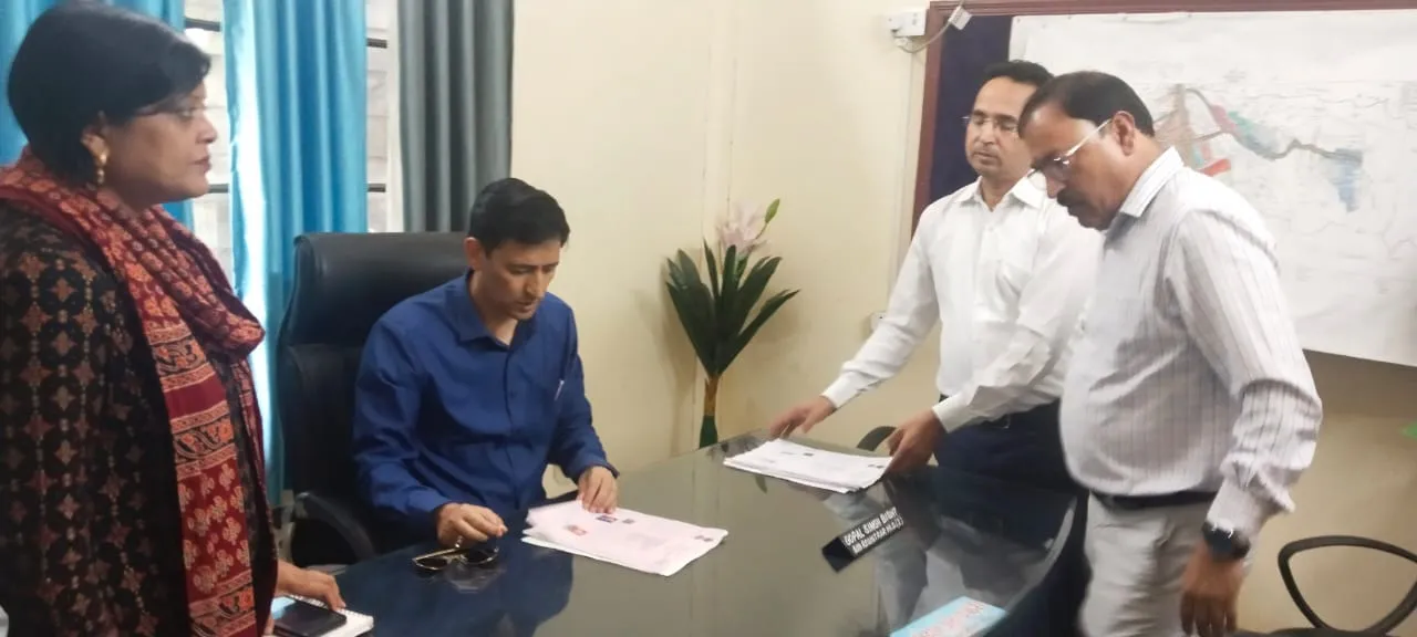 हल्द्वानी: मंडलायुक्त ने रजिस्ट्री दफ्तर में की छापेमारी,  लैंड फ्रॉड रोकने के लिए जारी प्रारूप के अनुपालन की जांच की 
