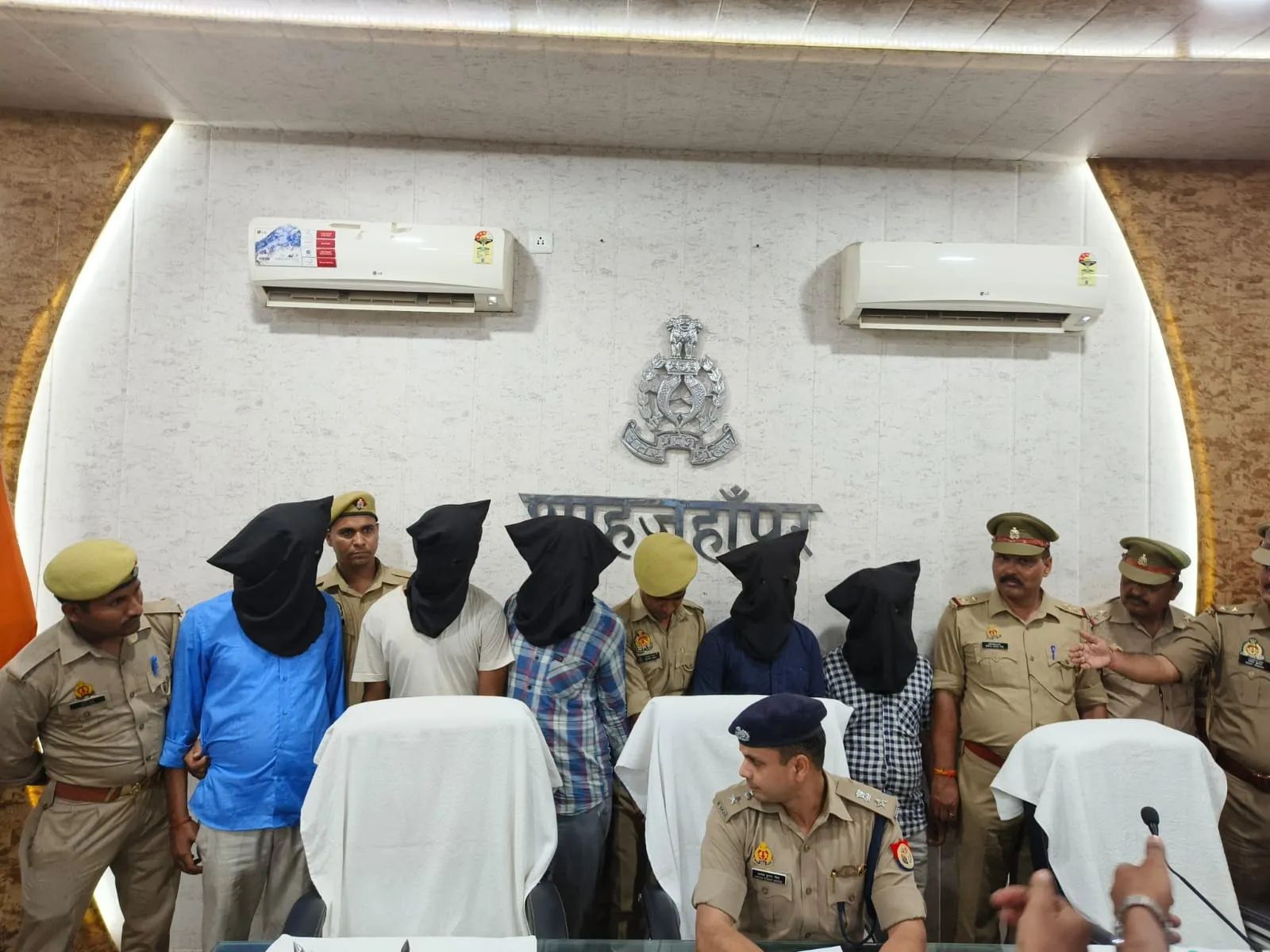 शाहजहांपुर: लूट की घटना का खुलासा, मुठभेड़ में कार समेत पांच बदमाश गिरफ्तार
