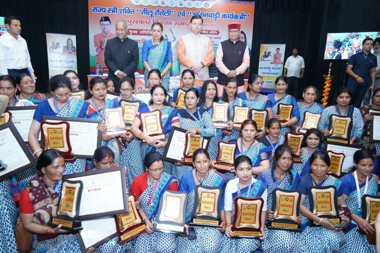 देहरादून: 14 महिलाओं को राज्य स्त्री शक्ति तीलू रौतेली पुरस्कार एवं 35 महिलाओं को आंगनबाड़ी कार्यकत्री पुरस्कार 