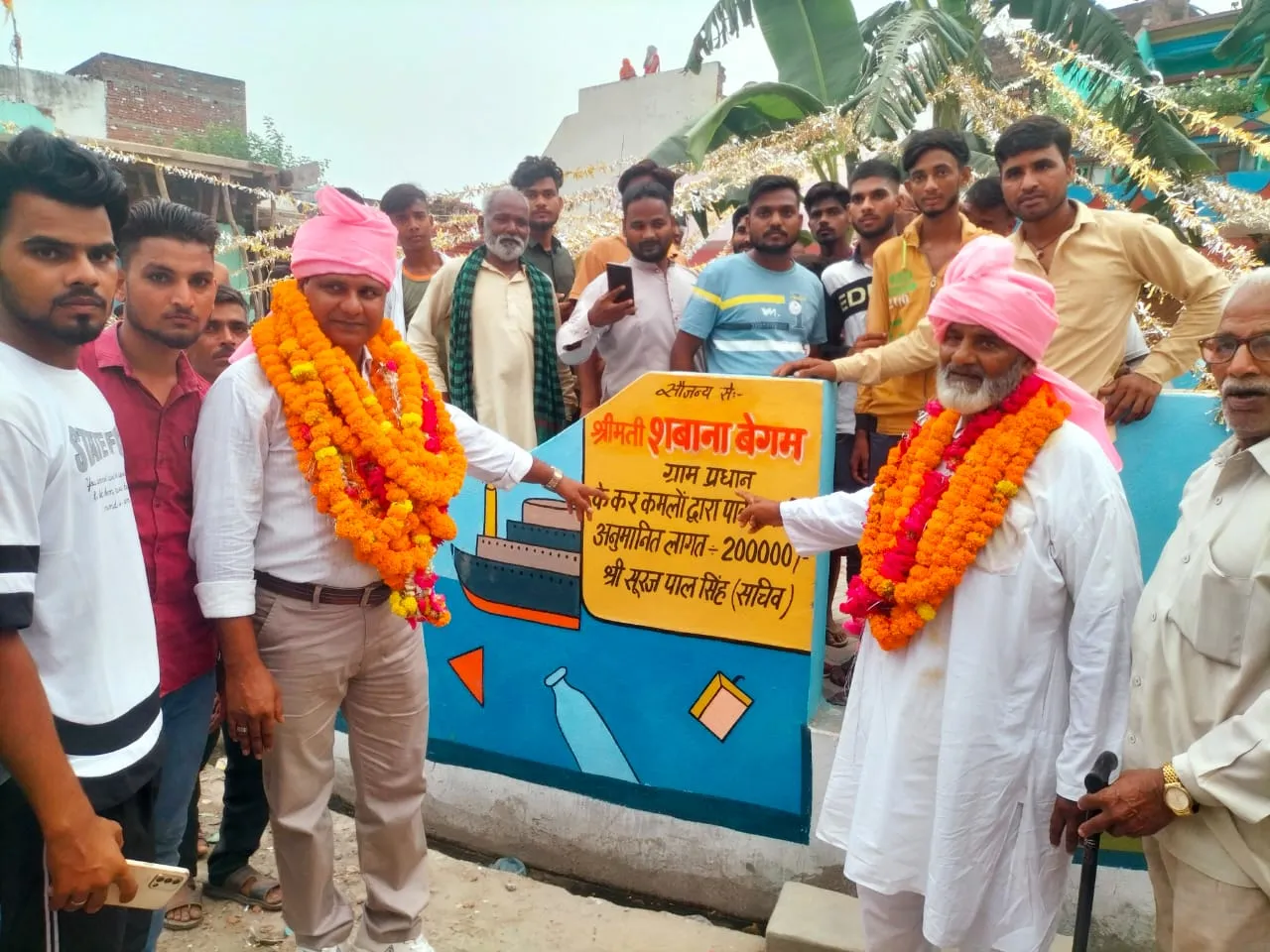 बरेली: दलित बस्ती के लोगों को लंबे समय के बाद मिला सीसी रोड, ग्रामीणों में खुशी की लहर 