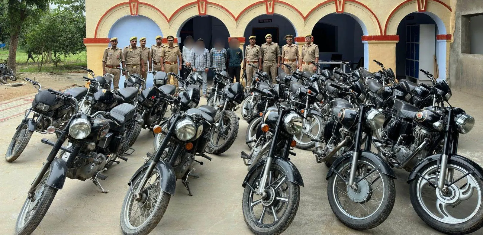 पीलीभीत: मुठभेड़ के बाद धरे गए चार ऑटो लिफ्टर, 25 बाइक बरामद
