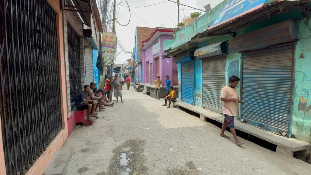 बरेली: भैंस का जेर मिलने से मचा हड़कंप, विरोध में लोगों ने बंद की दुकानें 