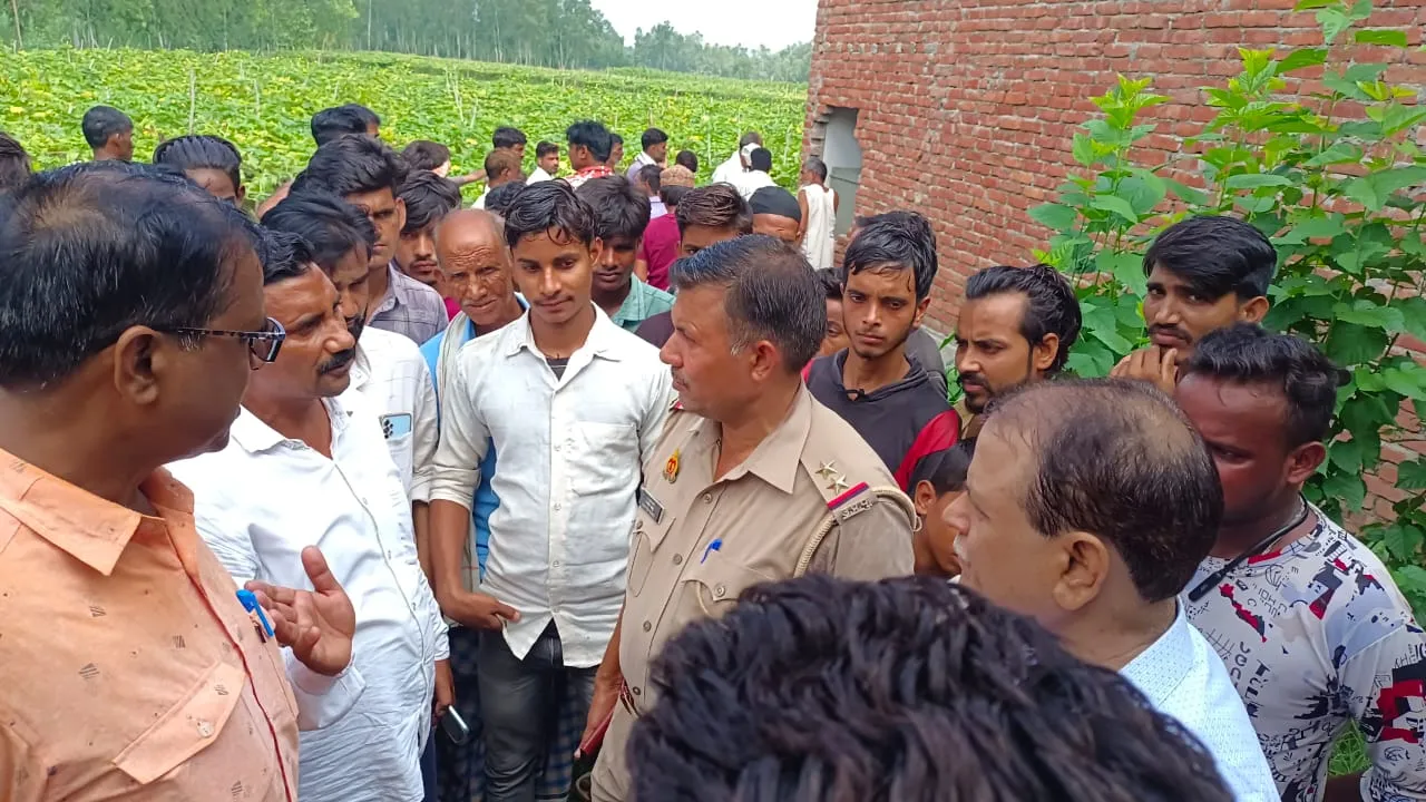 पीलीभीत: बेखौफ चोर, पस्त पुलिस..तीन मकानों में नकब लगाकर समेटा सामान