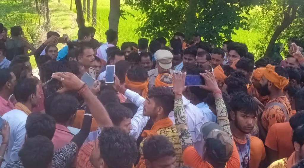 बरेली: पिकअप की टक्कर से कांवड़िया घायल...गुस्साए कांवड़ियों का हंगामा, हाइवे किया जाम