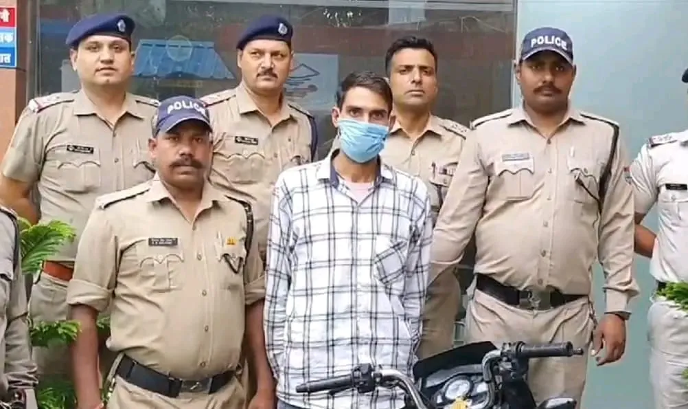 रामनगर: पुलिस ने धर दबोचा चेन लूटने वाला बाइकर, आरोपी पर हैं दो दर्जन से अधिक मुकदमे दर्ज 