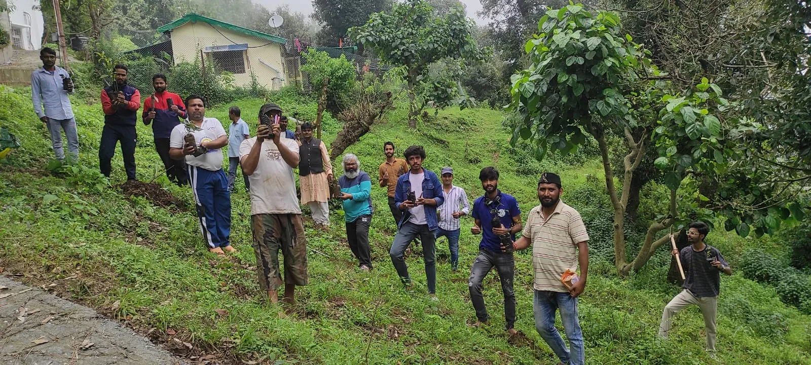 हल्द्वानी: एरीज कर्मचारी संघ ने किया वृहद पौधरोपण