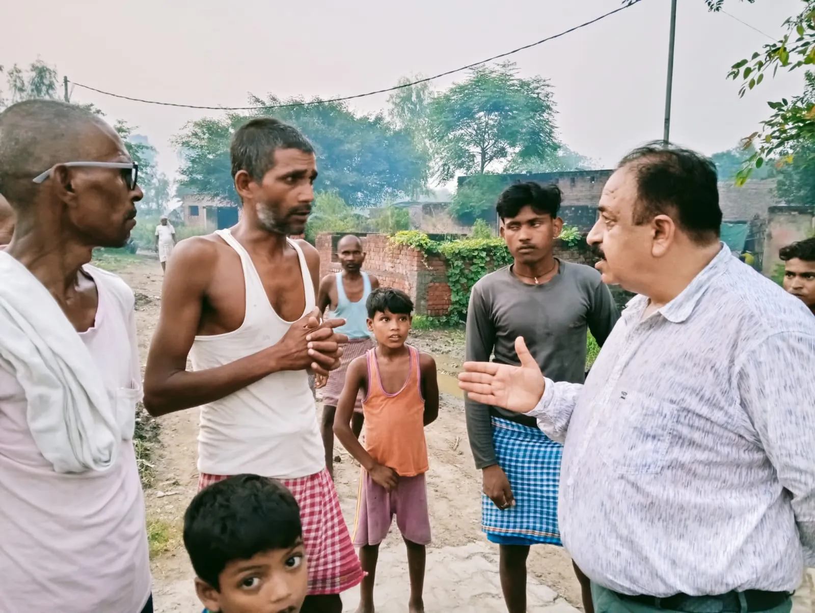 पीलीभीत: एक-एक कर चली गईं सात जान, बीमारी फैलने का शोर..दौड़े सीएमओ