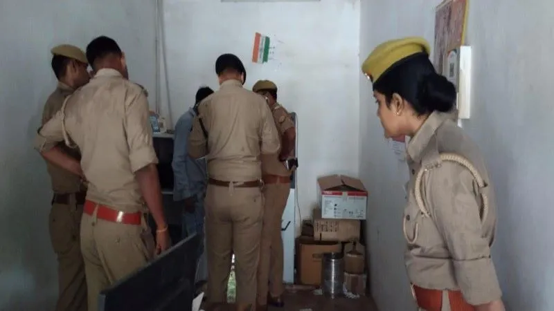 अयोध्या : एटीएम व जनसेवा केंद्र से लैपटाप इनवर्टर ले उड़े चोर 