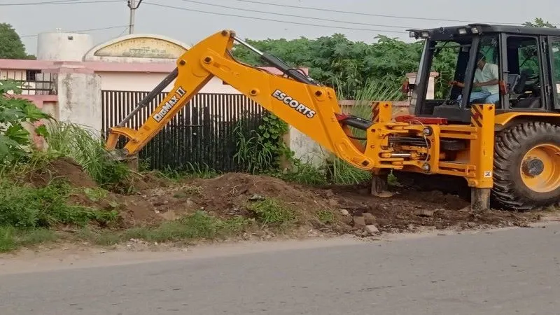 खबर का असर : अब जागे जिम्मेदार, सामुदायिक शौचालय की ली सुधि 