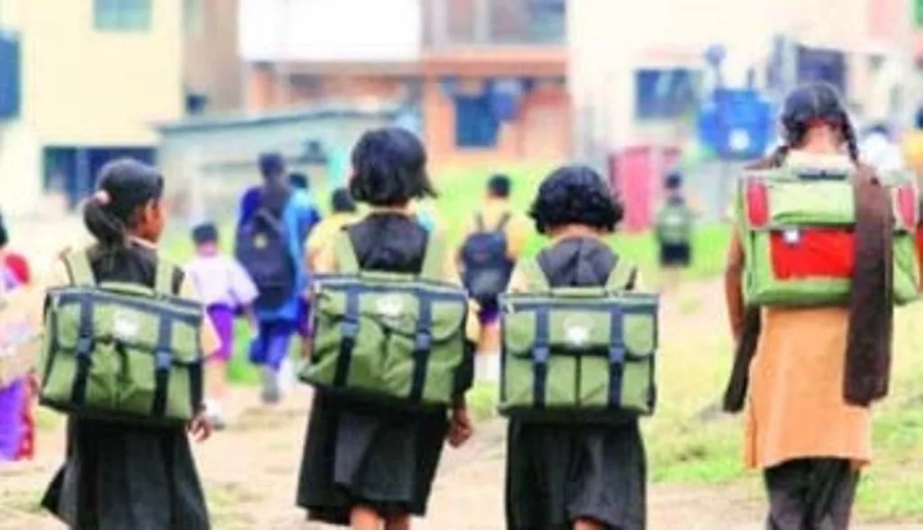 बरेली: बारिश की वजह से कक्षा 1 से 8 तक के सभी स्कूलों में कल अवकाश