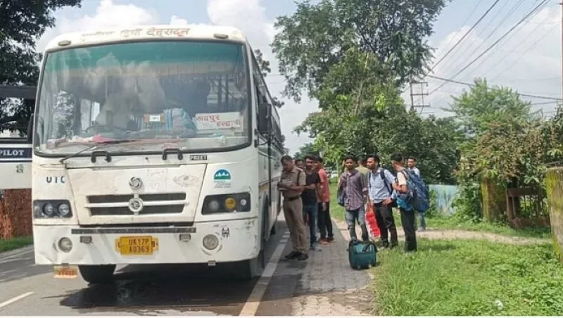 डोईवाला: देहरादून से हल्द्वानी आ रही बस ने पकड़ी आग, धुआं देख घबराए यात्री 