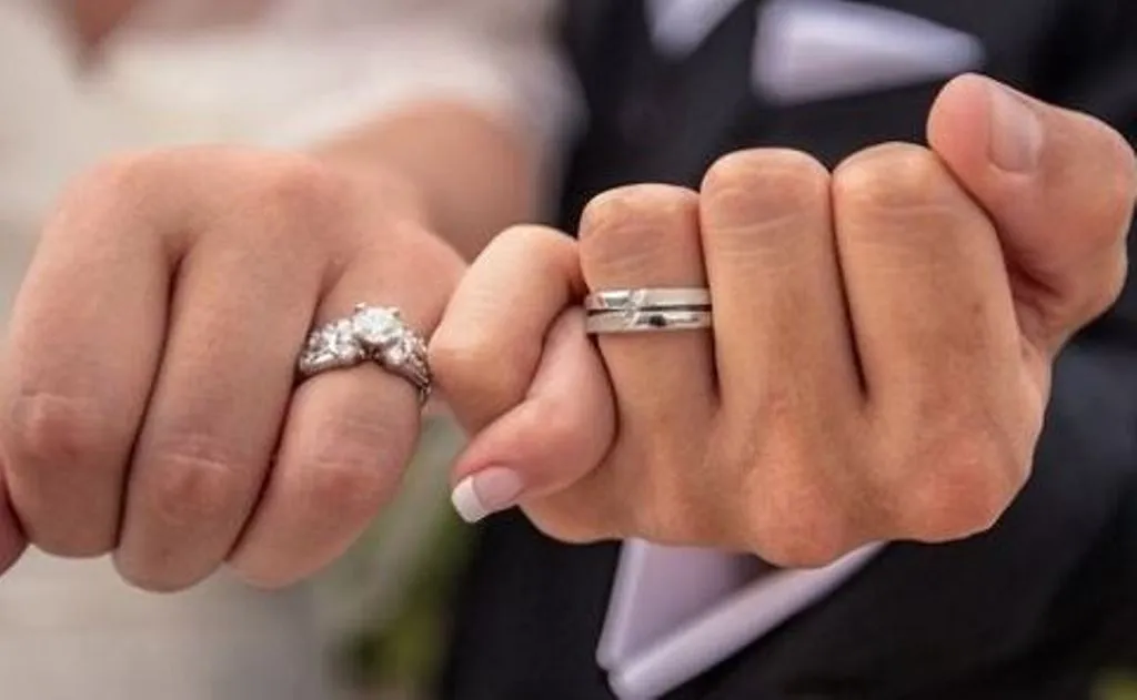 सगाई के बाद पार्टनर से बात करते समय इन बातों का रखें खास ख्याल, रिश्ते में कभी नहीं आएगी दरार 