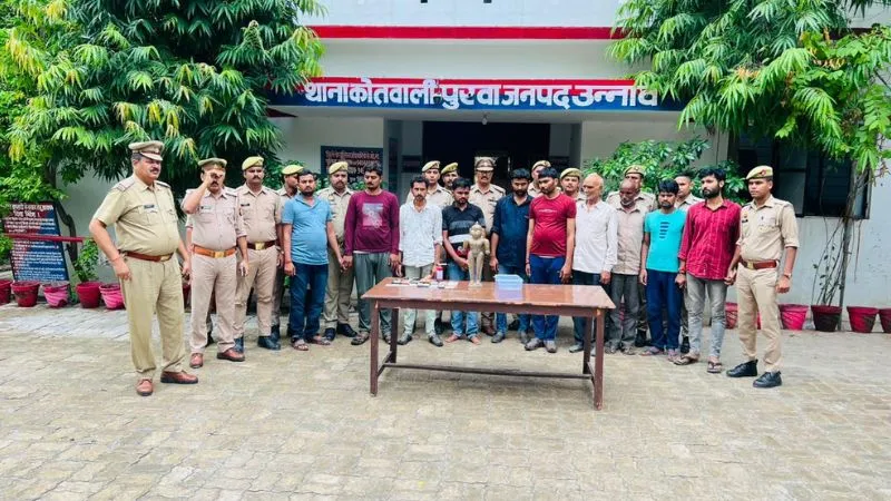 Unnao: प्राचीन मूर्तियां चोरी कर खरीद-फरोख्त करने वाला गिरोह का भंडाफोड़, 10 आरोपी गिरफ्तार, ये सामान हुआ बरामद