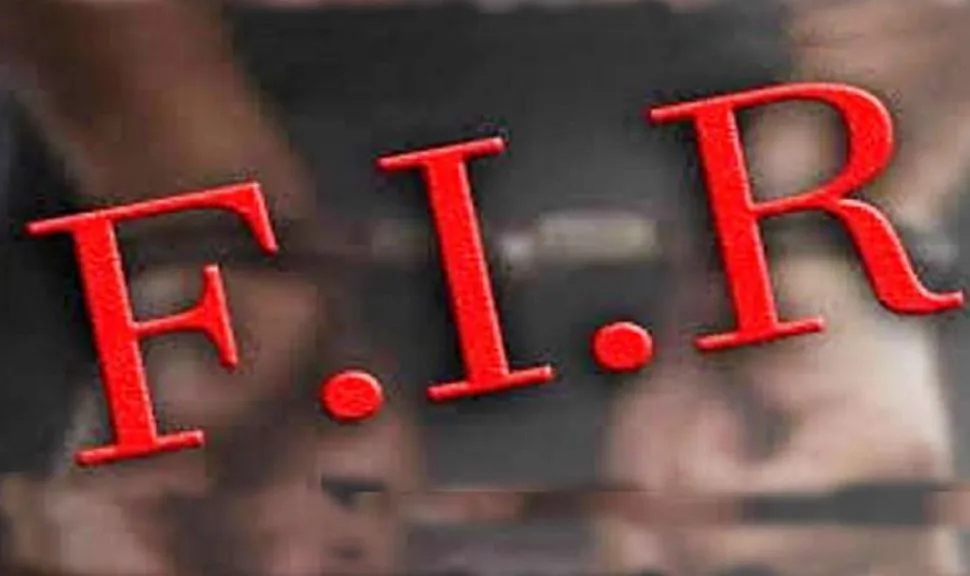 बरेली: पुलिस की एफआईआर... हमें बंधक बनाया, कांच की बोतलें ईंट-पत्थर फेंके, लाठी-डंडों से पीटा