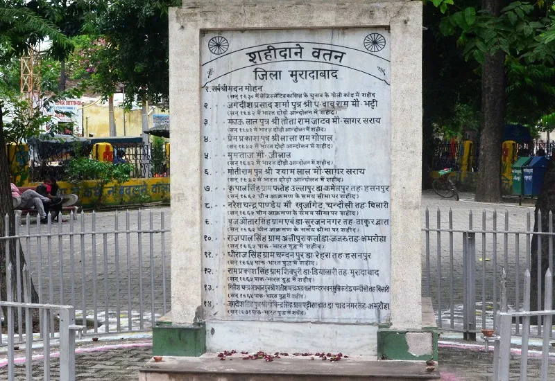 मुरादाबाद : शहीद स्थलों पर दीप जलाकर क्रांतिकारियों को किया जा रहा नमन