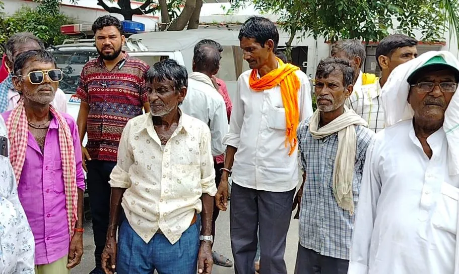 बरेली: होमगार्ड के आतंक से दहशत में ग्रामीण, SSP से की शिकायत