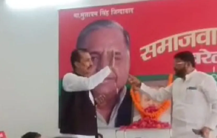 सपा: निकाय चुनाव में हार की परतें उधड़ी, 35 लाख में टिकट बेचने का खुला आरोप