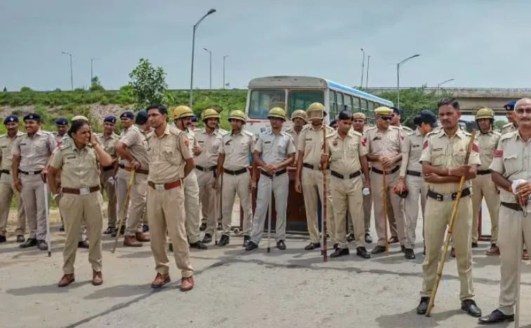 नूंह जिले में इंटरनेट सेवाओं पर पाबंदी 13 अगस्त तक बढ़ी, हरियाणा सरकार ने कहा- कानून व्यवस्था की स्थिति अभी तनावपूर्ण...