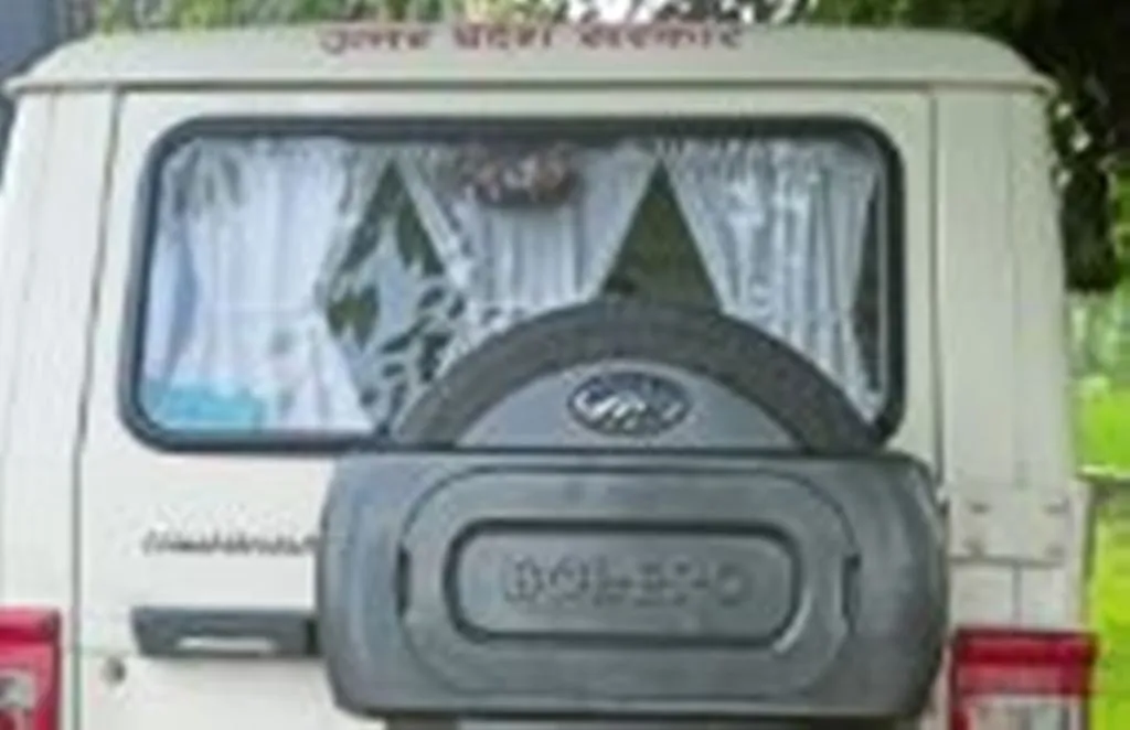 बरेली: उत्तर प्रदेश सरकार लिखी बुलेरो ने सड़क पर खड़े तीन लोगों को रौंदा, एक की मौत, दो की हालत गंभीर