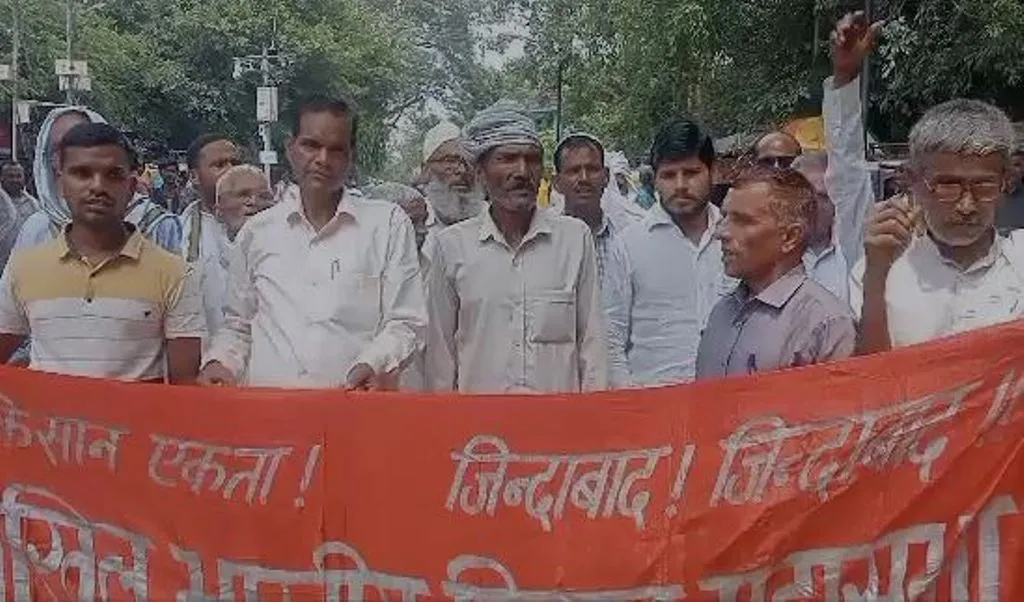 बरेली: भारत छोड़ो दिवस के उपलक्ष्य में मोदी सरकार के खिलाफ किसानों ने मनाया विरोध दिवस